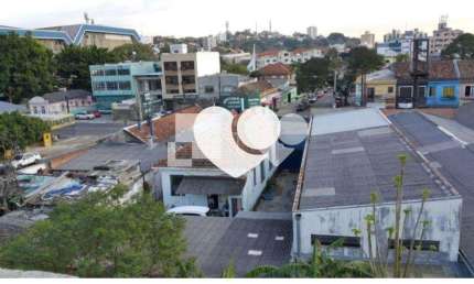 Prédio inteiro com 5 quartos à venda em Azenha - RS