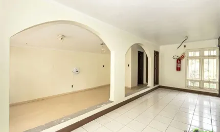 Prédio inteiro com 8 quartos à venda em Menino Deus - RS