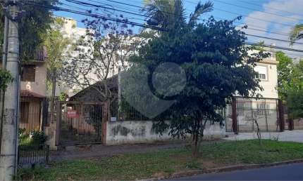 Terreno à venda na Avenida José Gertum, Chácara das Pedras, Porto Alegre