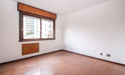 Apartamento com 3 quartos para locação em Auxiliadora - RS