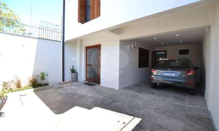 Casa com 4 quartos à venda ou para locação em Menino Deus - RS