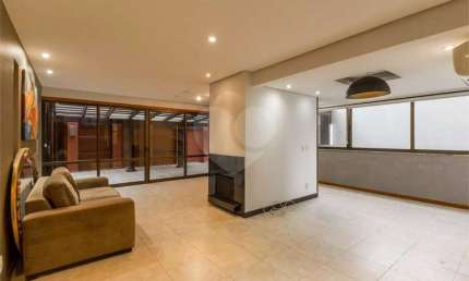 Apartamento com 3 quartos para locação em Petrópolis - RS