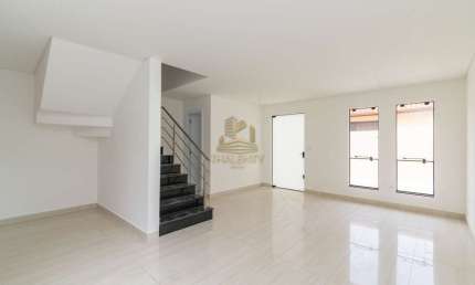 Casa em condomínio fechado com 3 quartos à venda na Diomar Wambier, 249, Uberaba, Curitiba, 140 m2 por R$ 679.000
