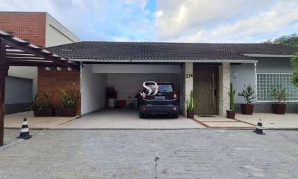 Casa de Condominio a venda com 4 quartos todos suites  um loft  piscina  sauna e 5 vagas