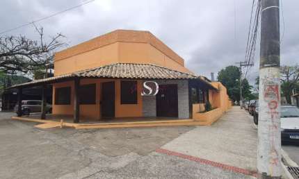 Aluguel - Ponto comercial com estacionamento no trevo de Piratininga
