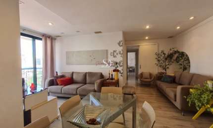 Apartamento à venda com 3 quartos sendo 1 suíte, varanda e 2 vagas de garagem