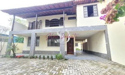 No bairro Maravista casa duplex à venda com 5 quartos (3 suítes) 2 copas/cozinhas, quintal e 5 vagas de garagem