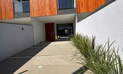 Sobrado geminado moderno, com 1 suíte + 2 dormitórios no iririú