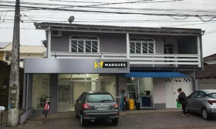 Sala comercial em ótima localização no bairro aventureiro