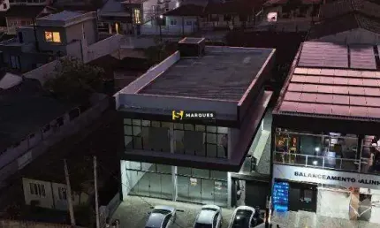 Prédio comercial recém construído, disponível para locação no bairro petrópolis com boehmerwald