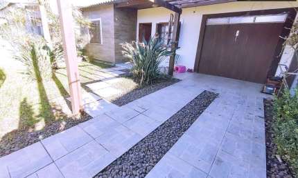 Casa nas Três Vendas. 2 quadras da 25 de Julho Pelotas-RS