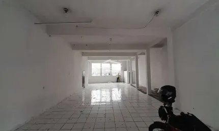 Salão de 240m² com 1 banheiro R$3200,00, Vila Penteado