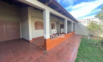 Casa com 3 dormitórios à venda, 275 m² por R$ 400.000,00 - Alvorada - Araporã/MG