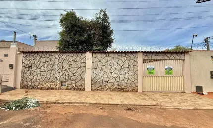 Casa com 3 dormitórios à venda, 90 m² por R$ 400.000,00 - Karfan - Itumbiara/GO