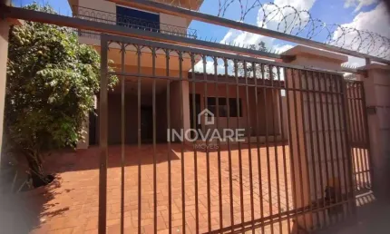 Casa com 3 dormitórios para alugar por R$ 3.900,00/mês - Setor Central - Itumbiara/GO