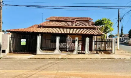 Casa com 3 dormitórios para alugar, 272 m² por R$ 2.500,00/mês - Setor Central - Itumbiara/GO