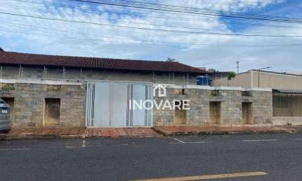 Casa com 3 dormitórios para alugar por R$ 5.000,00/mês - Alto da Boa Vista - Itumbiara/GO