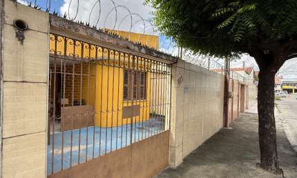 Casa com 3 quartos à venda na Rua Antônio Acioli, 801, Serrinha, Fortaleza