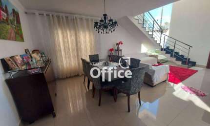 Sobrado com 4 dormitórios à venda, 290 m² por R$ 1.200.000,00 - Residencial Jardins Do Lago - Anápolis/GO