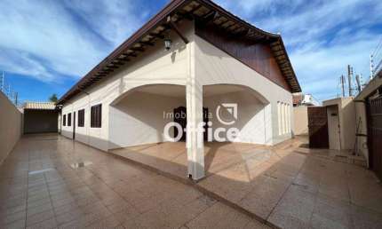 Casa com 3 dormitórios à venda, 198 m² por R$ 810.000,00 - Jardim Bandeirante - Anápolis/GO