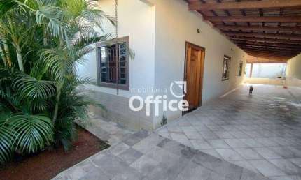 Casa com 3 dormitórios à venda, 180 m² por R$ 480.000,00 - Jardim das Oliveiras - Anápolis/GO