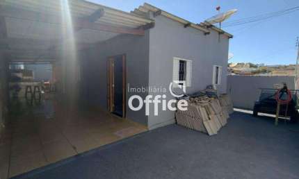 Casa com 3 quartos à venda, 210 m² por R$ 320.000 - Setor Residencial Pedro Ludovico - Anápolis/GO