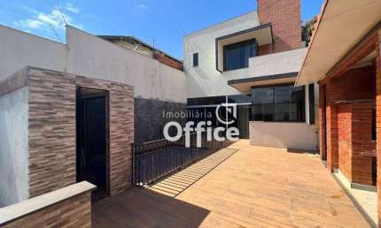 Sobrado com 3 dormitórios para alugar, 300 m² por R$ 2.500,00/mês - Residencial Flamboyant - Anápolis/GO