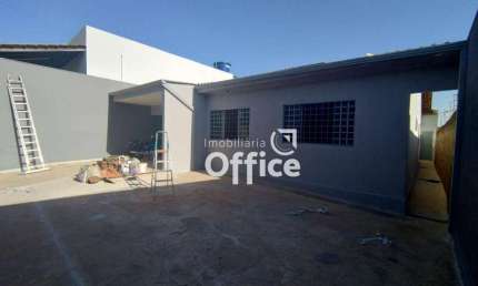 Casa com 3 quartos no centro da cidade à venda, 105 m² por R$ 500.000 - Jardim Petrópolis - Anápolis/GO