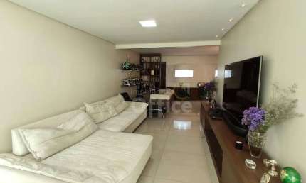 Apartamento com 3 Quartos à venda, 140 m² por R$ 650.000 - Maracanã - Anápolis/GO