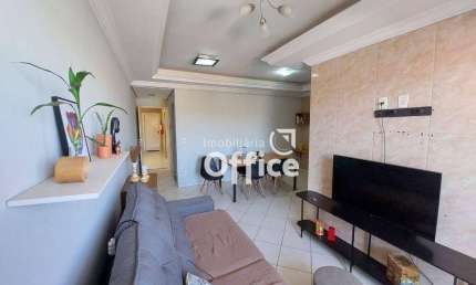 Apartamento excelente localização com 3 dormitórios à venda, 78 m² por R$ 260.000 - Maracanã - Anápolis/GO