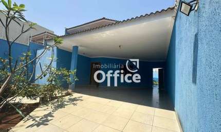 Casa com 3 dormitórios à venda, 250 m² por R$ 750.000,00 - Jardim Europa - Anápolis/GO