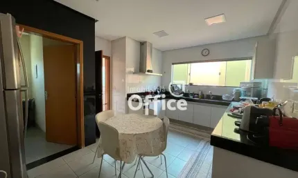 Sobrado com 3 dormitórios à venda, 240 m² por R$ 1.200.000,00 - Cidade Jardim - Anápolis/GO