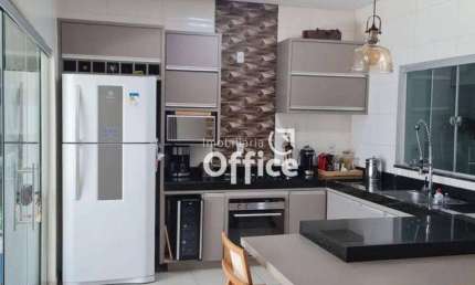 Casa com 3 Quartos à venda, 113 m² por R$ 520.000 - Itamaraty - Anápolis/GO