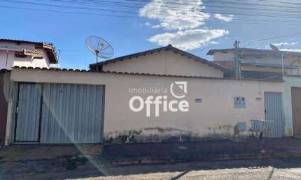 Casa com 3 dormitórios à venda, 250 m² por R$ 900.000,00 - Setor Bougainville - Anápolis/GO