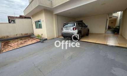 Casa com 3 dormitórios à venda, 164 m² por R$ 730.000,00 - Jardim Europa - Anápolis/GO