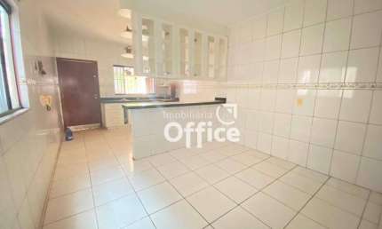 Casa com 3 Quartos à venda, 280 m² por R$ 650.000 - Jardim Europa - Anápolis/GO
