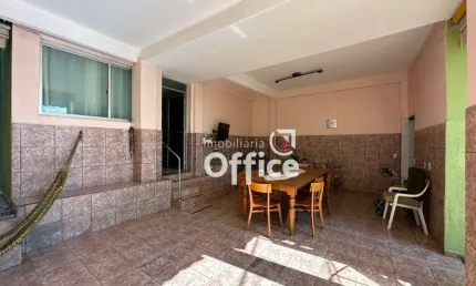 Casa com 5 dormitórios à venda, 250 m² por R$ 550.000,00 - Setor Central - Anápolis/GO