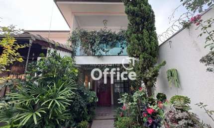 Sobrado com Subsolo, com vista incrivel, à venda, 340 m² por R$ 1.300.000 - Itamaraty - Anápolis/GO