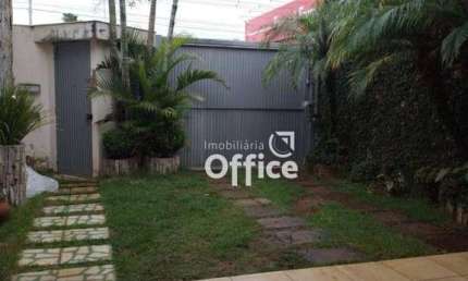 Sobrado com 4 dormitórios para alugar, 240 m² por R$ 3.400,00/mês - Boa Vista - Anápolis/GO