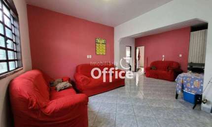 Casa com 3 quartos à venda, 150 m² por R$ 250.000 - Parque das Primaveras - Anápolis/GO