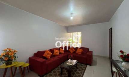 Casa com 4 dormitórios para alugar, 300 m² por R$ 4.000,00/mês - Jardim Santana - Anápolis/GO