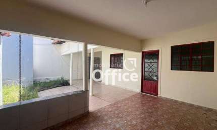Casa com 2 quartos à venda, 169 m² por R$ 380.000 - Vila Santa Isabel - Anápolis/GO