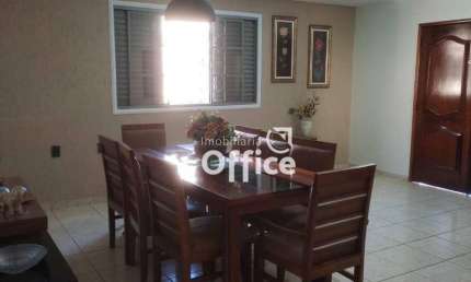 Casa com 3 quartos  à venda, 320 m² por R$ 650.000 - Parque Brasília 2ª Etapa - Anápolis/GO