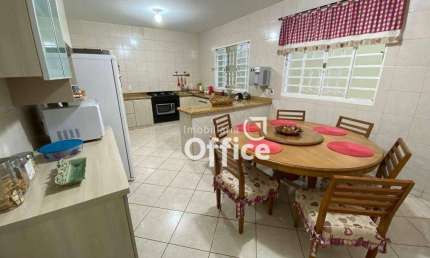 Sobrado com 4 Q à venda, 243 m² por R$ 630.000 - Vila Santa Isabel - Anápolis/GO