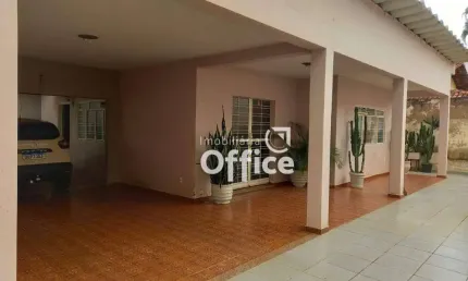 Casa com 3 quartos à venda, 300 m² por R$ 750.000 - Jardim Bandeirante - Anápolis/GO