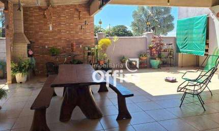 Casa com 3 quartos à venda, 260 m² por R$ 550.000 - Residencial Mônica Braga - Anápolis/GO