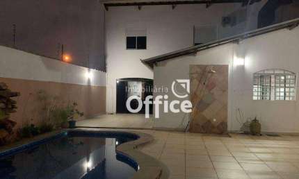 Casa com 3 dormitórios à venda, 316 m² por R$ 950.000 - Setor Central - Anápolis/GO OPORTUNIDADE