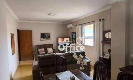 Sobrado com 3 quartos à venda, 269 m² por R$ 800.000 - Centro - Anápolis/GO