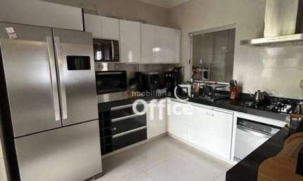 Casa com 3 dormitórios à venda, 200 m² por R$ 610.000,00 - Residencial Araguaia - Anápolis/GO