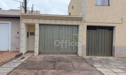 Casa com 4 dormitórios para alugar, 195 m² por R$ 2.100,00/mês - Jundiaí - Anápolis/GO